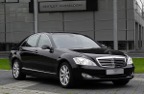 1200px-Mercedes-Benz_S_320_CDI_4MATIC_L_(V_221)_&ndash;_Frontansicht_(1),_30._August_2011,_Düsseldorf.jpg